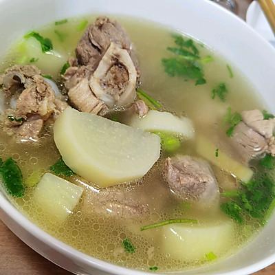 How to make radish stewed with tube bones (a simple and easy-to-use radish tube bone soup for lazy people) (2)