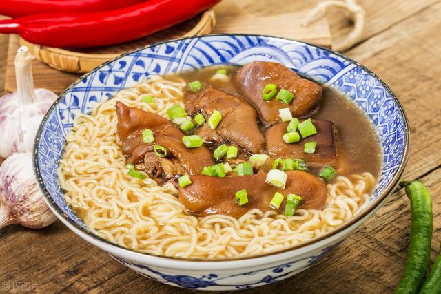How to make pig's trotters noodles (what kind of noodles are Kuangbiao's pig's trotters) (1)