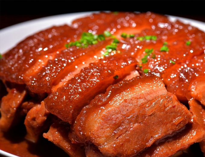 Taro braised pork belly is really delicious made with fresh pork belly - Guangdong style taro braise