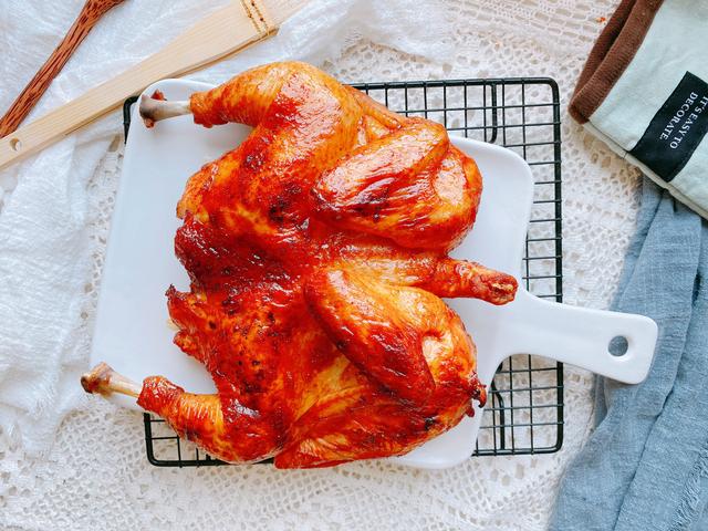 How to make electric oven roasted chicken (how to use the oven to make golden and delicious roasted chicken) (1)