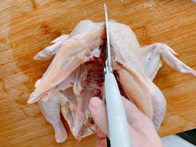 How to make electric oven roasted chicken (how to use the oven to make golden and delicious roasted chicken) (8)