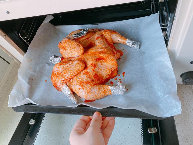 How to make electric oven roasted chicken (how to use the oven to make golden and delicious roasted chicken) (14)