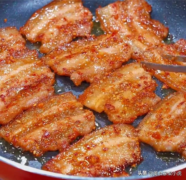 How to cook barbecue at home (use a pan to make the family version of grilled pork belly) (7)