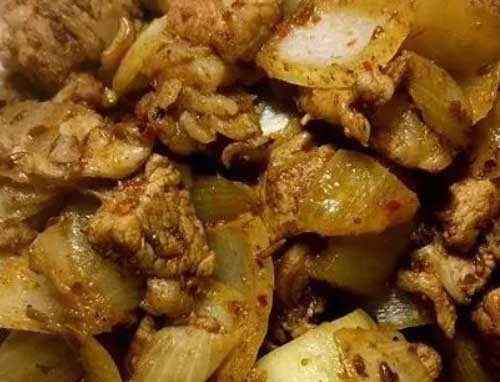 How to make stir-fried mutton with onions (a simple home-cooked method)