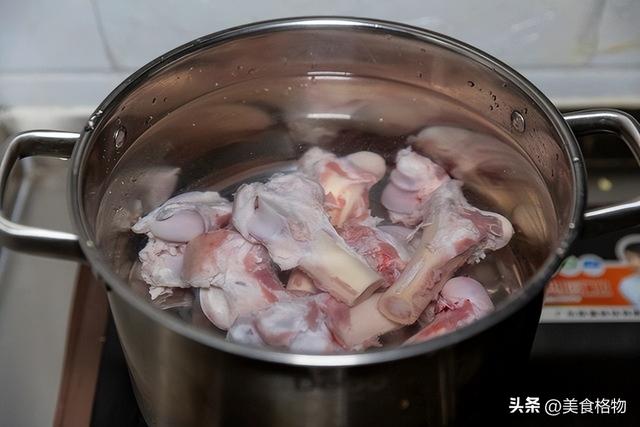 How to make clear mutton soup (you can also stew white, thick and fragrant mutton soup at home) (6)