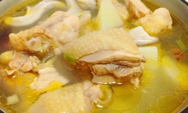 A complete recipe for stewing chicken (how to make chicken soup delicious and nutritious) (2)