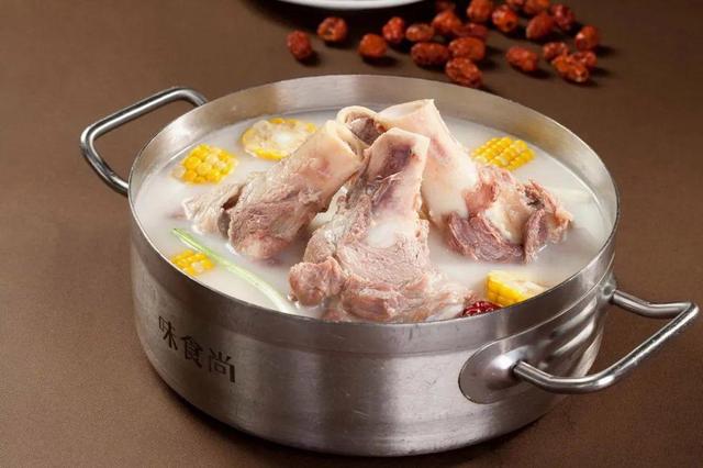 A complete recipe of pork bone soup (how to make delicious bone soup) (2)