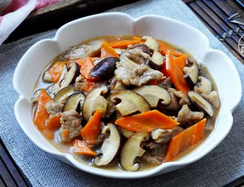 Homemade recipe for stir-fried pork with mushrooms (how to make delicious mushrooms)