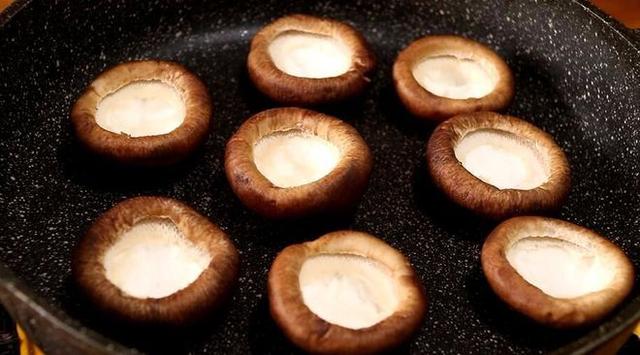 Homemade recipe for stir-fried pork with mushrooms (how to make delicious mushrooms) (8)