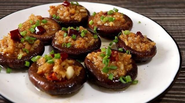 Homemade recipe for stir-fried pork with mushrooms (how to make delicious mushrooms) (9)