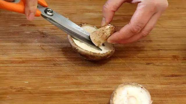 Homemade recipe for stir-fried pork with mushrooms (how to make delicious mushrooms) (11)