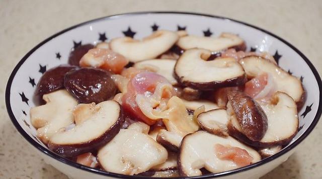 Homemade recipe for stir-fried pork with mushrooms (how to make delicious mushrooms) (16)